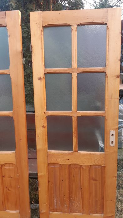 Uși de interior de brad lăcuit, fără toc