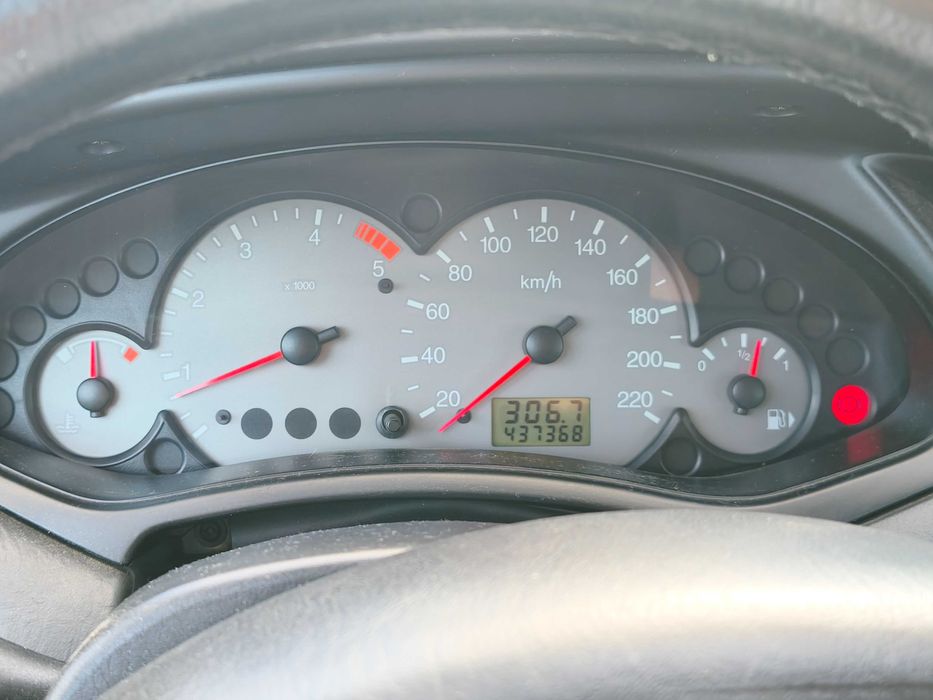 ford focus 1 1.8 tddi 90 cp hatchback - defect