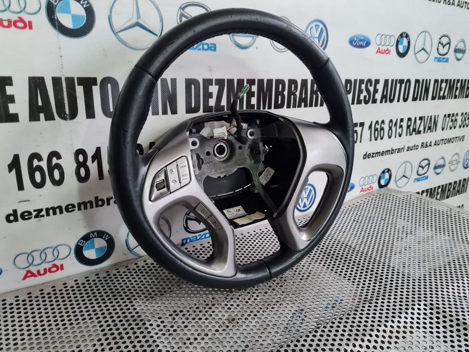 Volan Din Piele Cu Comenzi Hyundai IX35 An 2009-2010-2011-2012-2013-2014-2015 In Stare Foarte Buna