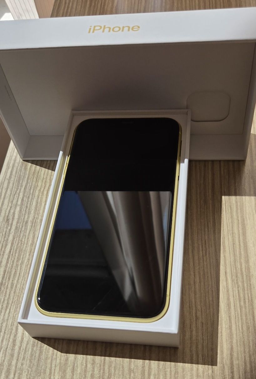iPhone 11 /64 GB цвят жълто