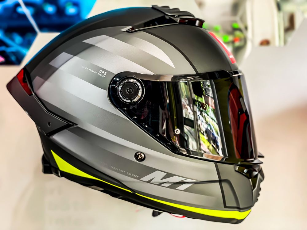 Casca Moto MT Thunder 4 Treads Galben Fluo Mat