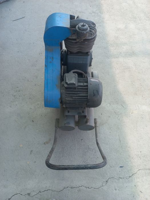 Компрессор российский  2 поршень  380 в мотор 1,5 кл