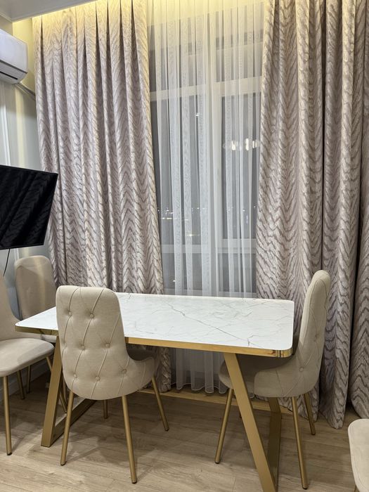 Продается стол и 6 стульев