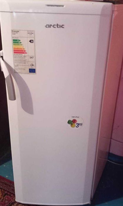 Vand congelator Arctic, 6 sertare in stare foarte buna.