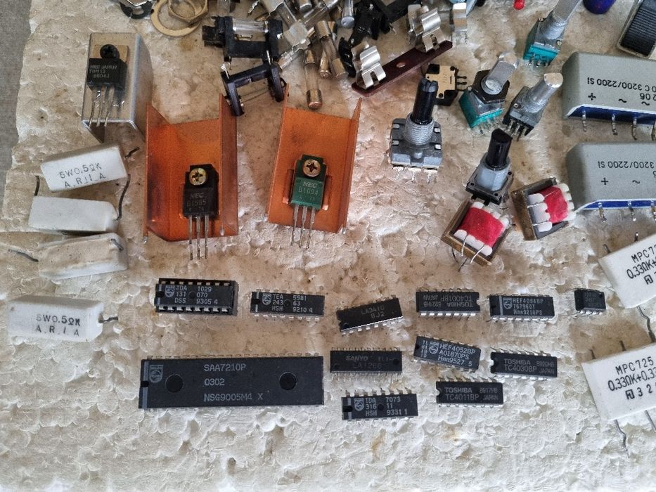 Pachet dif piese, componente aparatura, etc. Perfecta stare