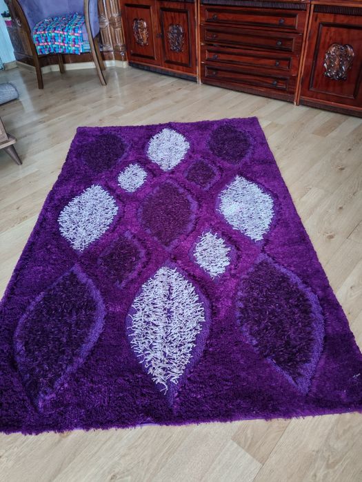 Vând covor stare bună culoare mov dimensiuni 1.25 cu 2m curățat