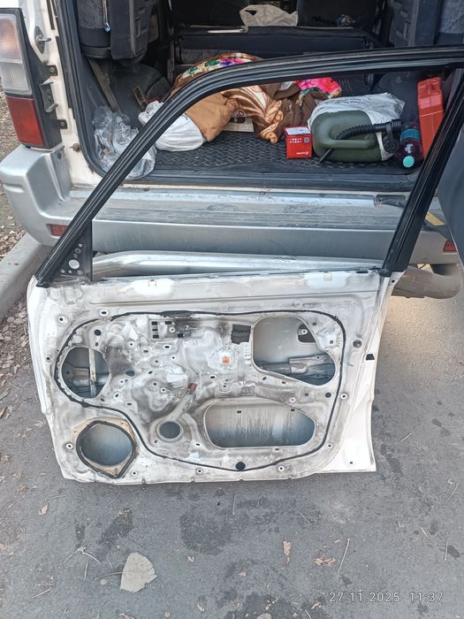 Продам Дверь правая на Прадо 95