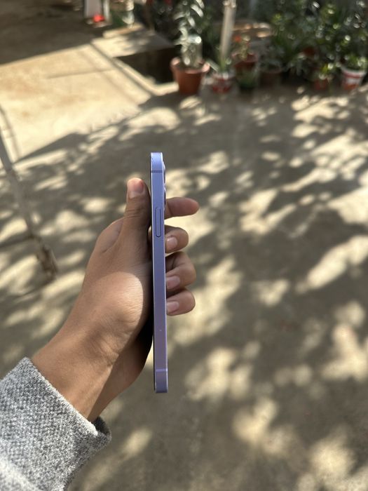 Iphone 12 64/79 aybi yuq srochni sotiladi