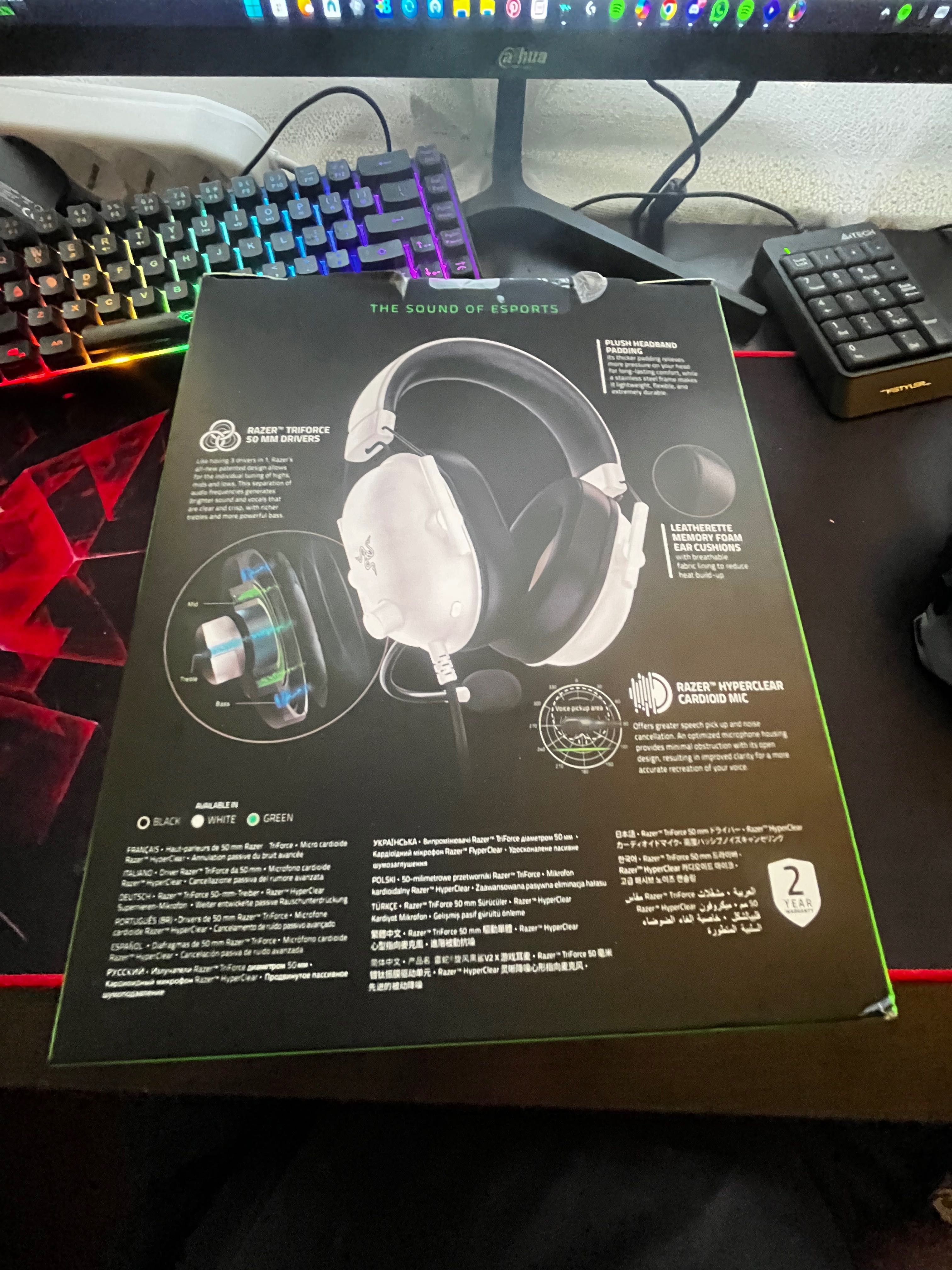 Vând căști gaming razer blackshark v2 x albe,nefolosite