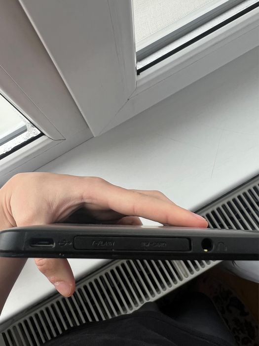 Vand tabletaa cu tot cu incarcator la ea