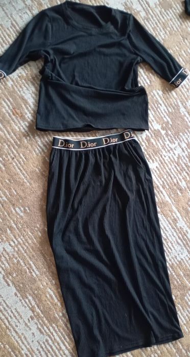 Продам новый костюм