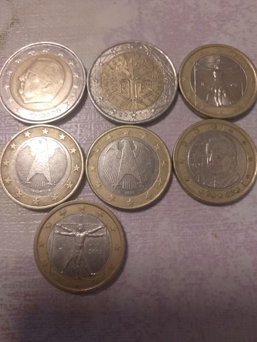 Монети от едно и две евро