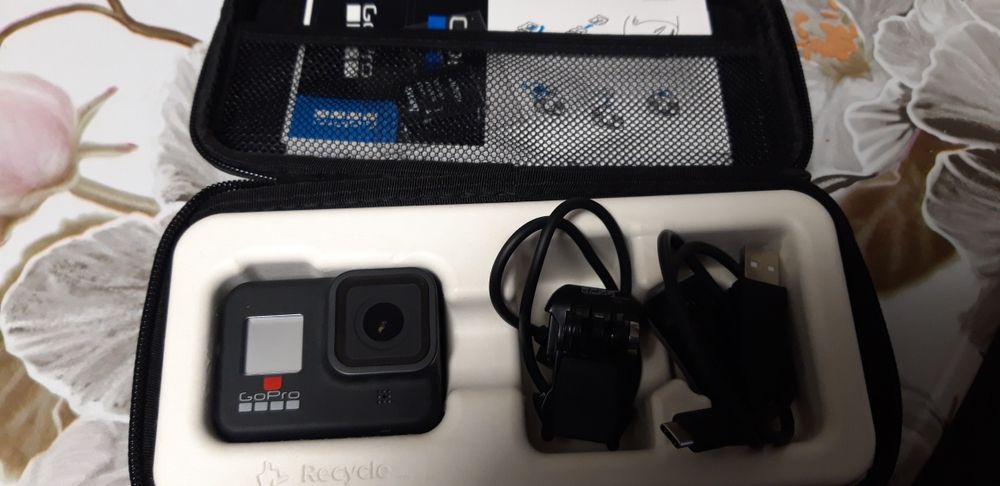Vând go pro hero 8 black