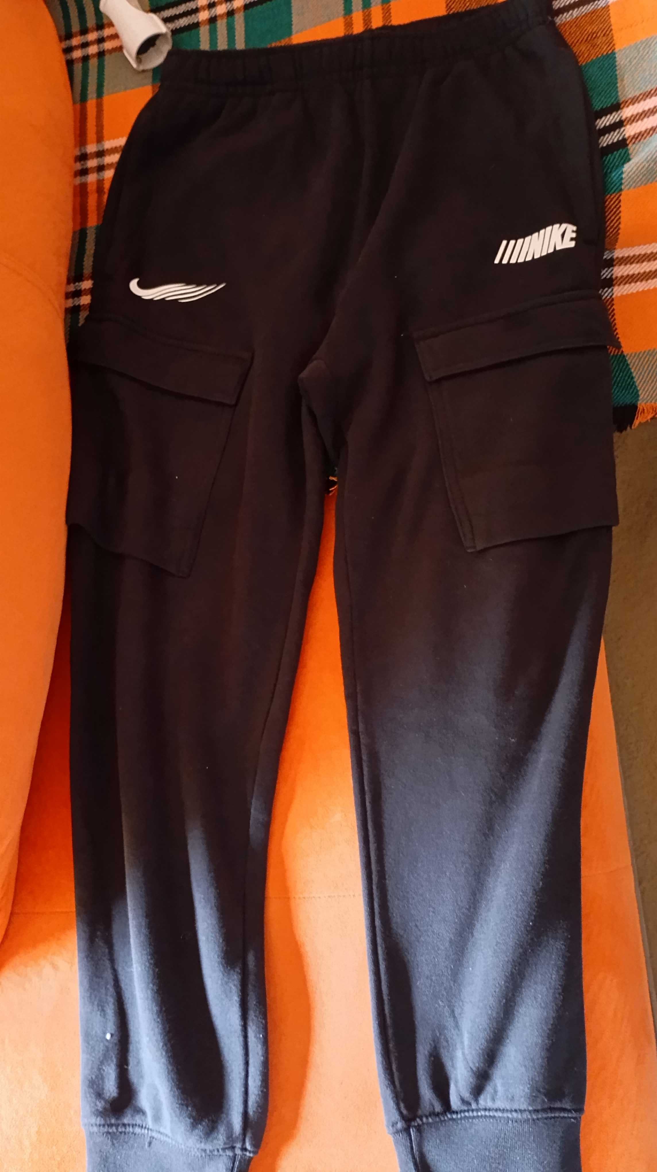 Спортни долнища Nike