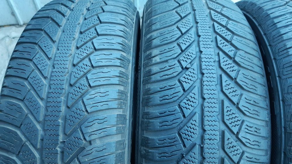 4 anvelope 195/65r15 marca Semperit preț fix 120 lei bucata