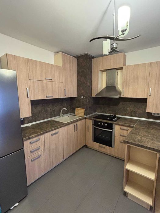 Тристаен Апартамент под наем в кв. Каменица 1