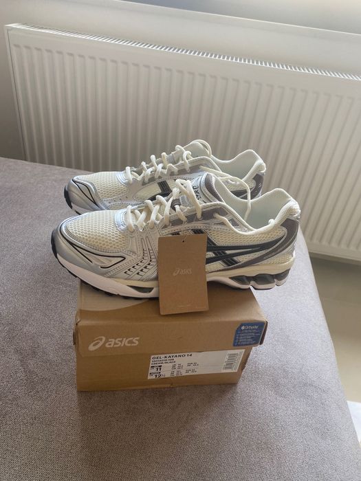 Vând Asics Gel -Kayano 14 NOI