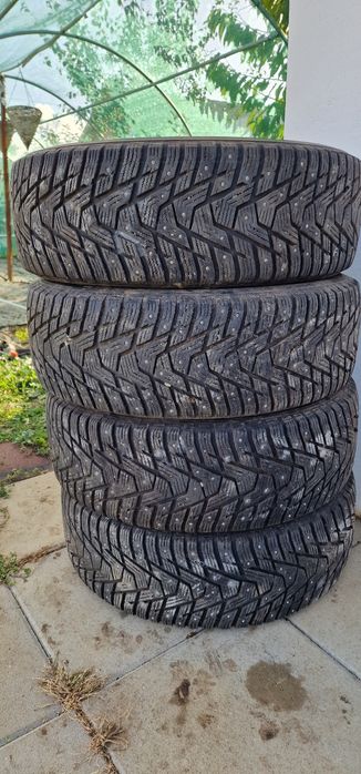 Anvelope iarna 215 65 R16 cu cuie