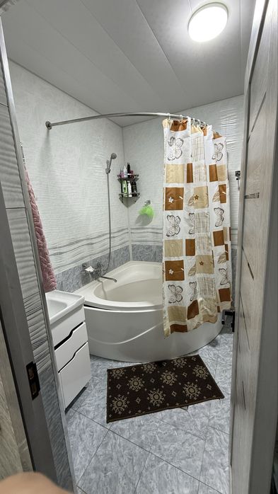 Qizg'aldoq Zamona Roparasida uy sotiladi