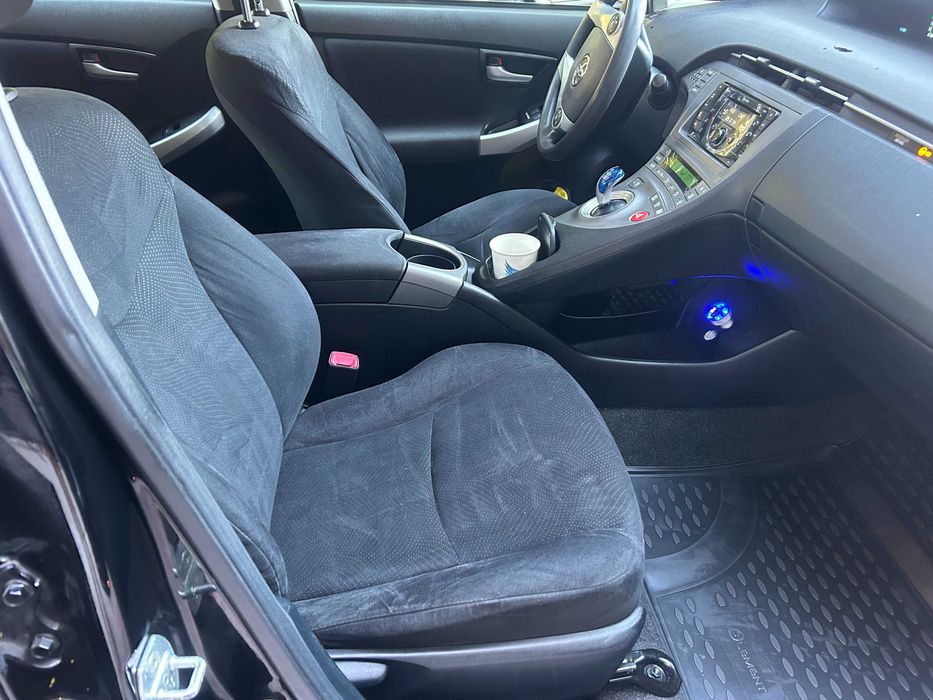 Inchiriez Masina UBER/BOLT Toyota Prius Hybrid Automata Gama Confort