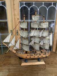 Дървено корабче за декорация