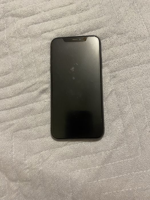 Продам айфон 11.64работает исправно