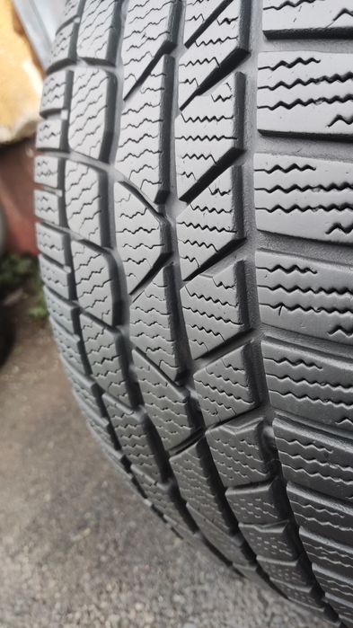 2бр. зимни гуми 225/45/17 Continental
dot22
6.9mm
Добро състояние на г