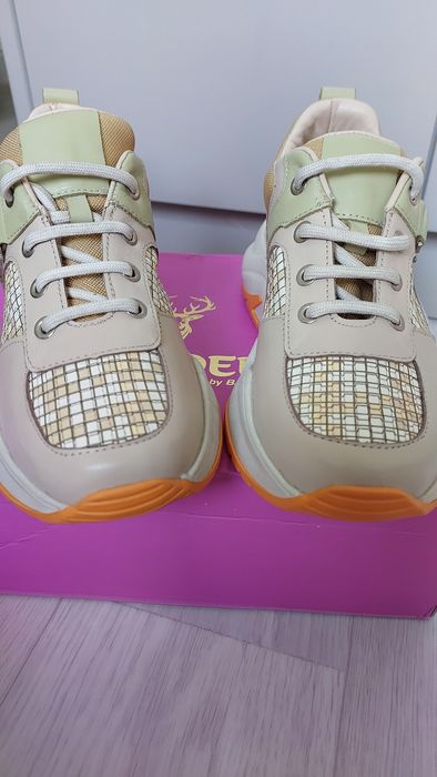 Новые кроссовки (Турция) маломерка подойдет на 36р.