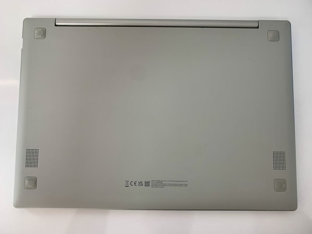 Лаптоп Samsung Galaxy Book2 (5G)Go Snapdragon 7cPlus Gen/4GB/128GB
