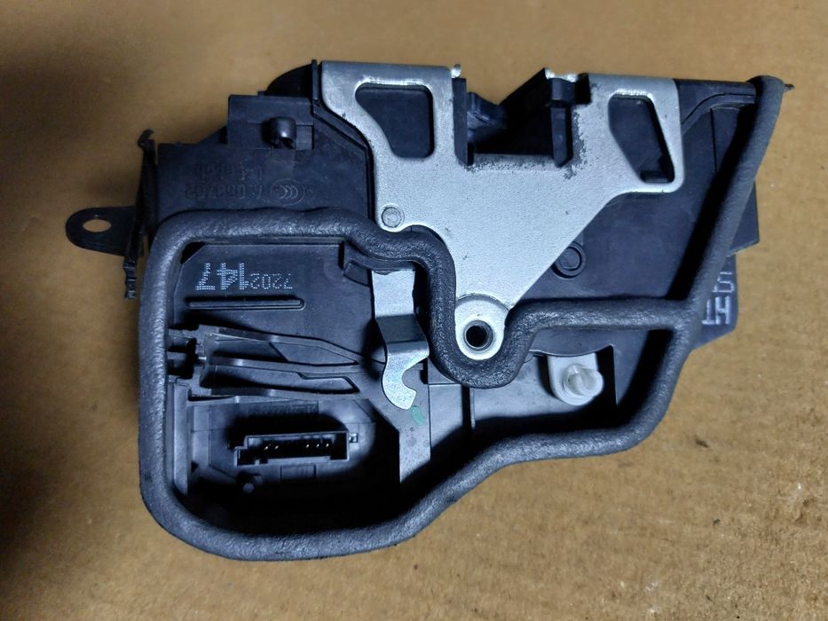 Broasca usa stanga spate BMW seria 1 2 3 4 5 6 7 cod 7202147