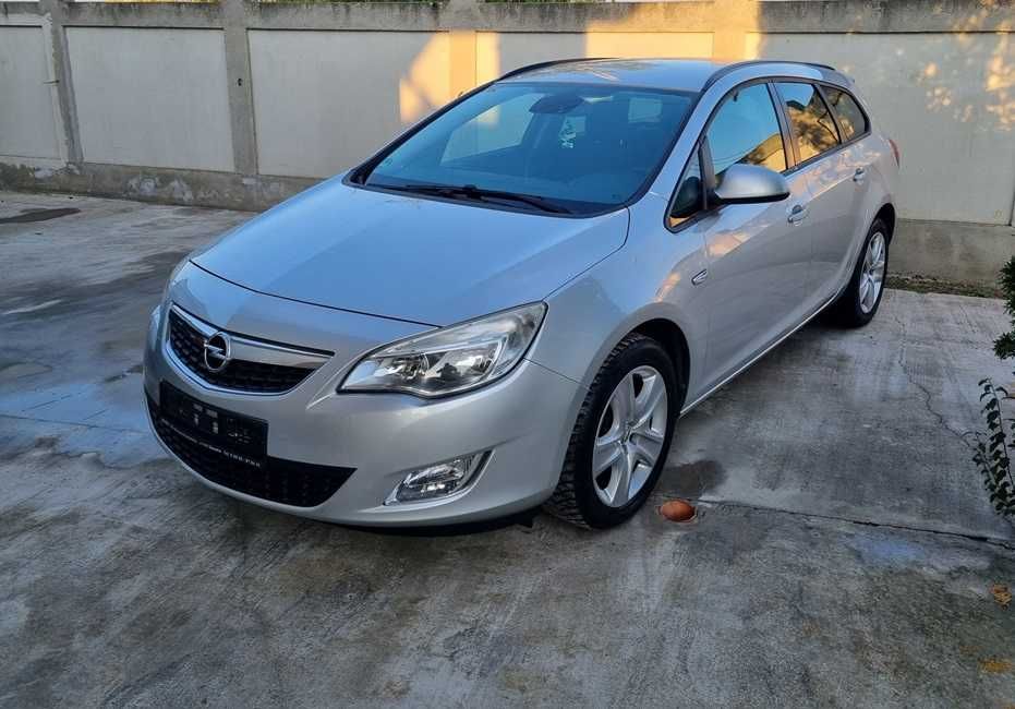 Opela Astra J 2011, motor 1,7 Diesel, Ac functional
