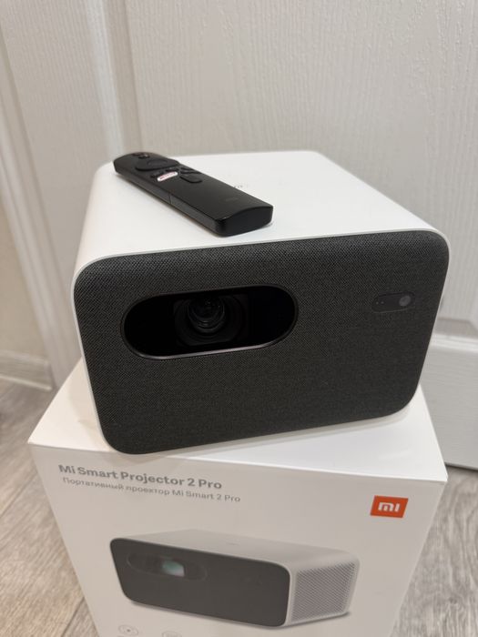 Проектор Xiaomi Mi Smart Projector 2 Pro в отличном состоянии