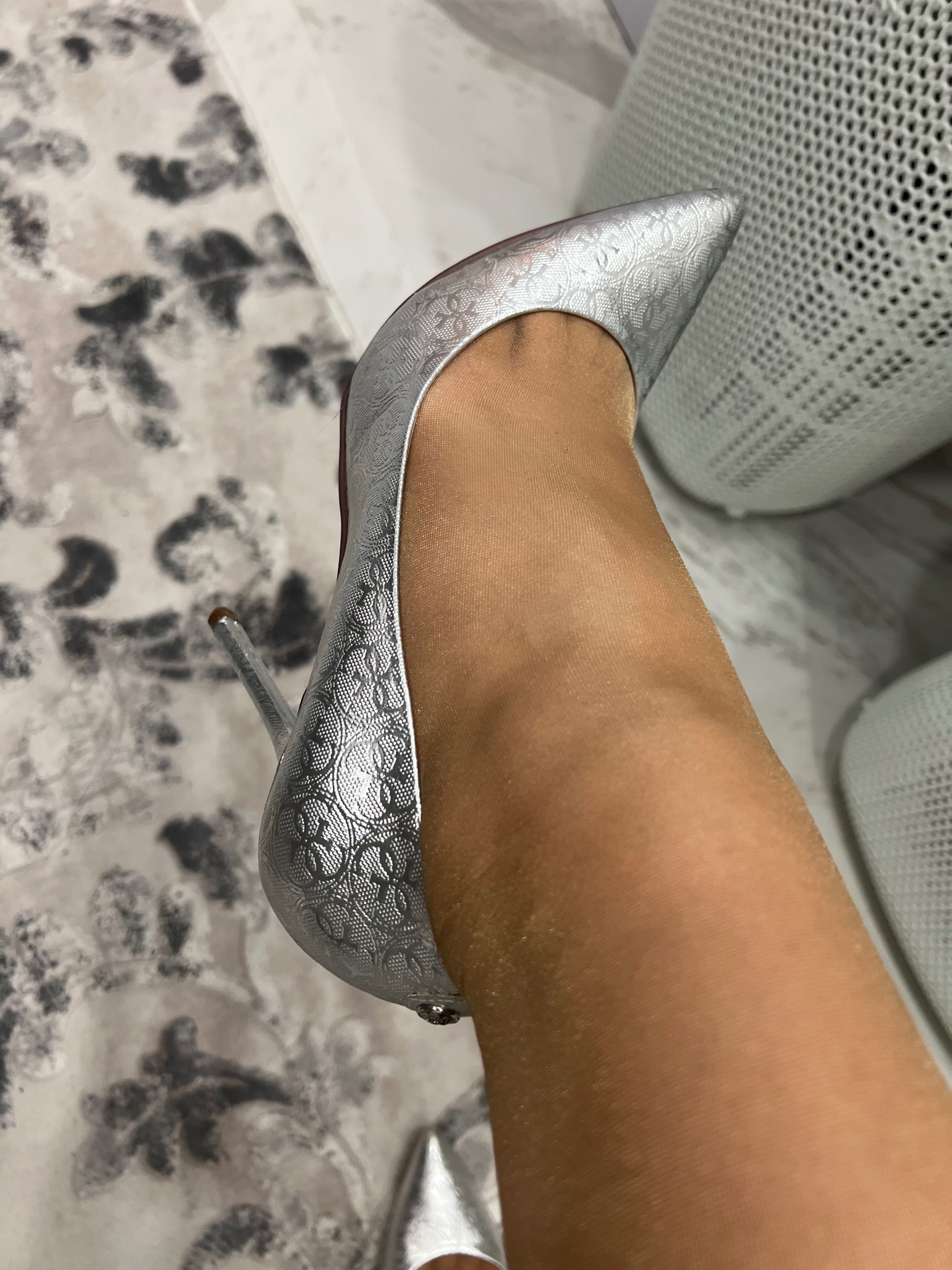 Guess Сребристи Оригинални Обувки