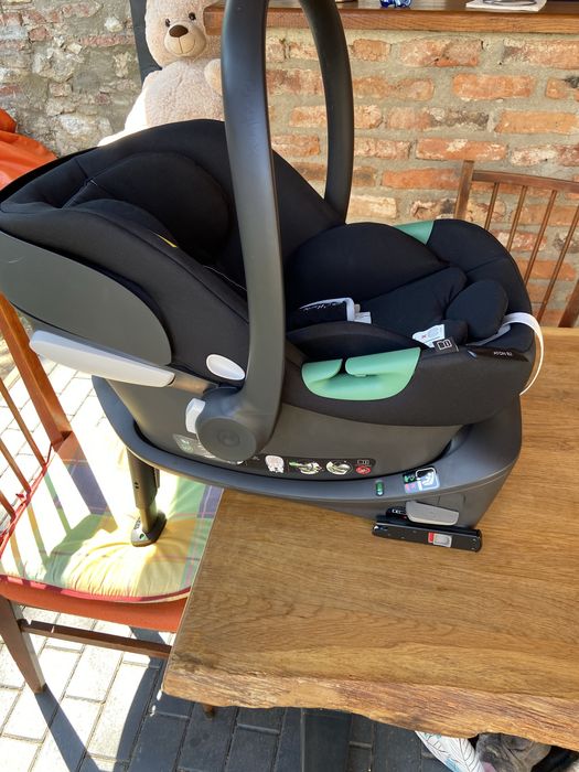 Scoica cybex Aton B2 i size cu baza volcano black inclusa