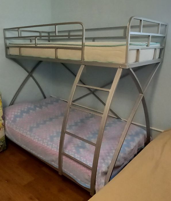 Двухъярусная кровать