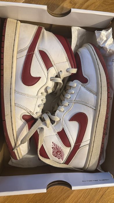 Jordan one mid reverse