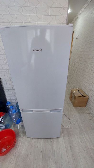 Холодильник Атлант( год в использовании)