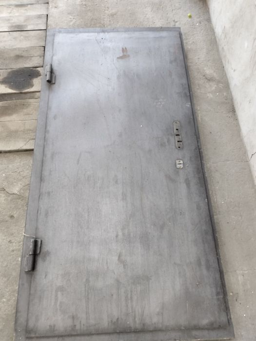 Продам дверь входная железная с толстого металла