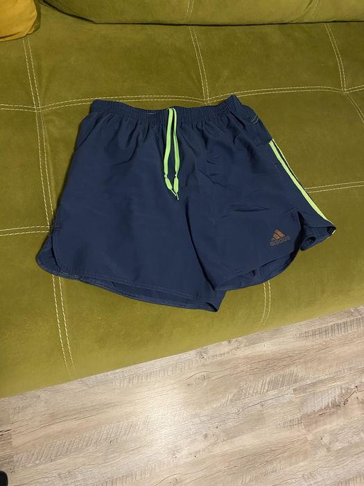 Pantaloni scurti, marca Adidas (M)