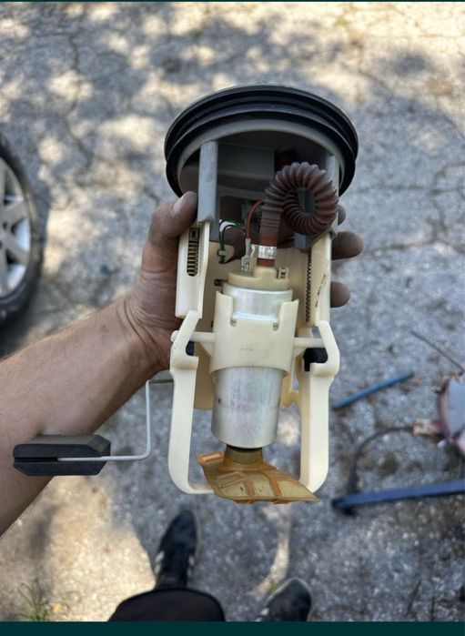 Бензинова помпа BMW 318 бемзин Е46