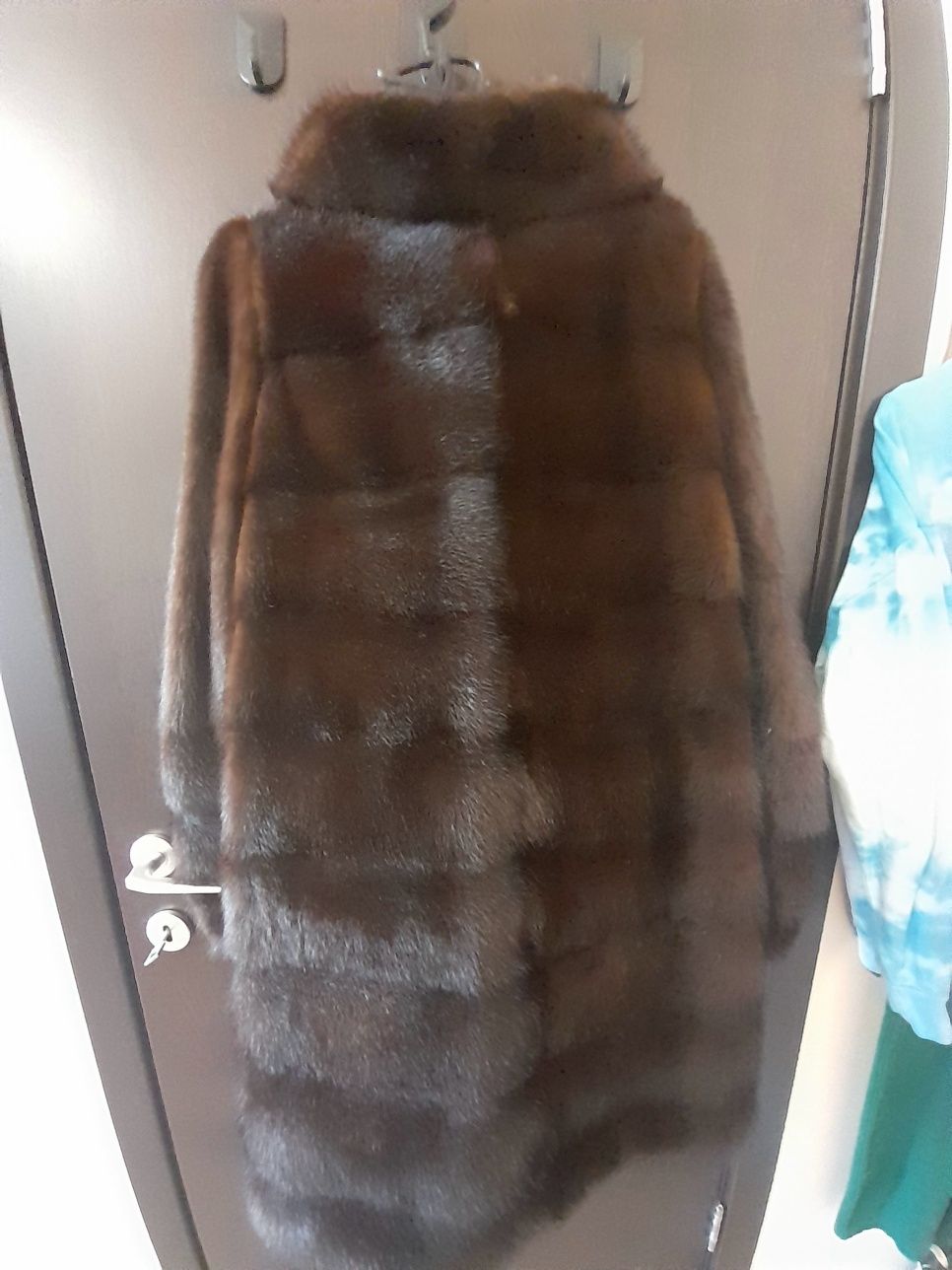 Продавам палто от норка.