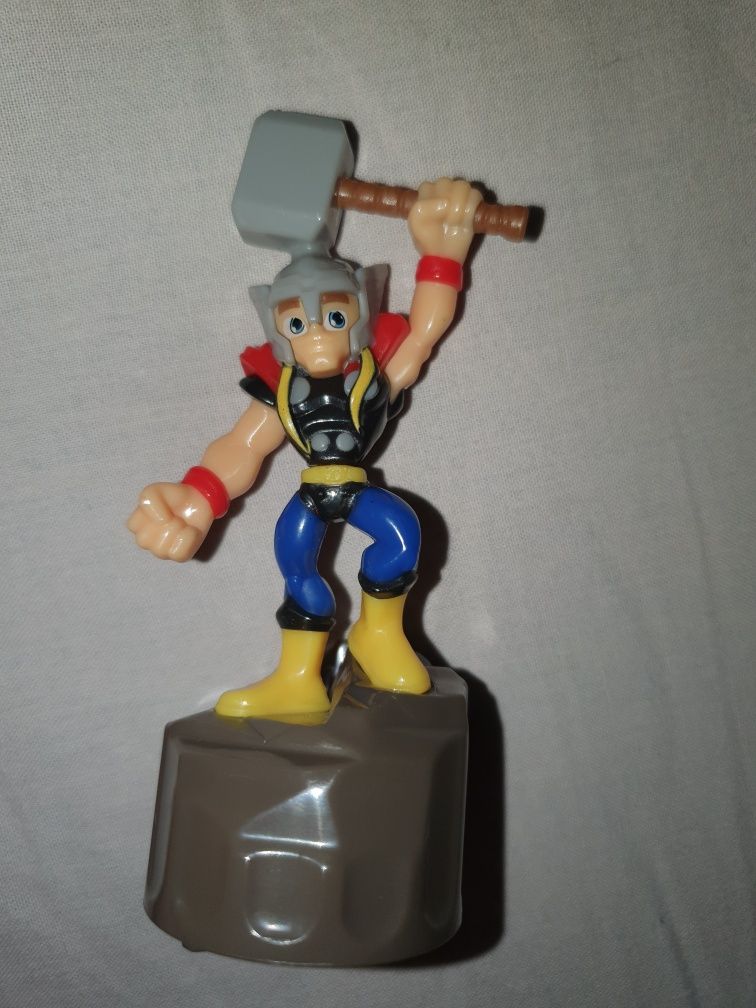 Figurina Marvel Thor si ciocanul lui THOR