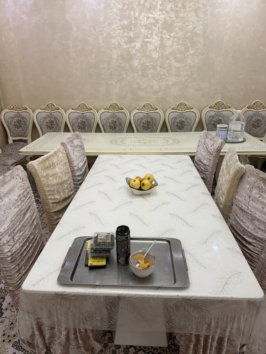 Продаую стол и стулья