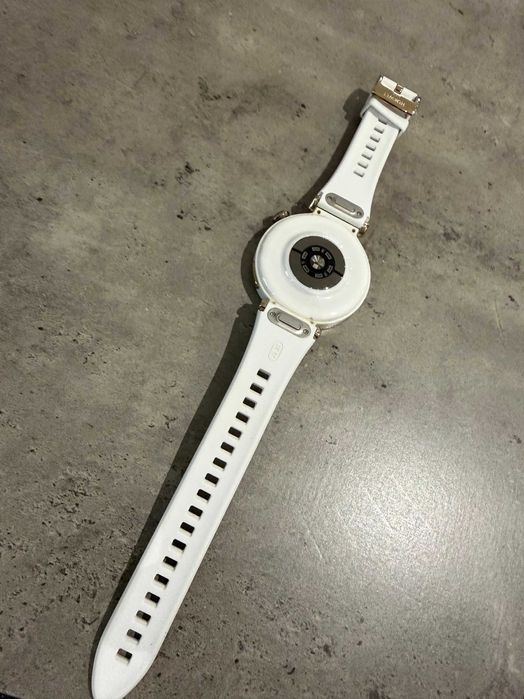 Huawei Watch GT 5 Pro 42mm White Fluoroelastomer Strap Като НОВ