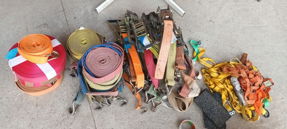 Vând chingi cu tot cu clichet