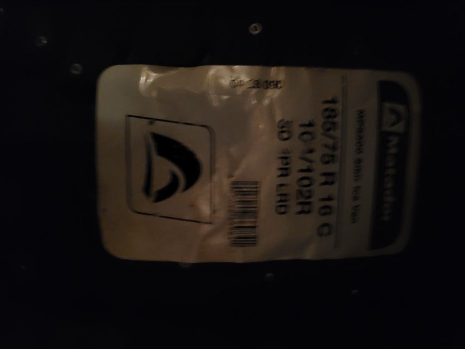 Продам резину новую есть ещё 2 балона б/у