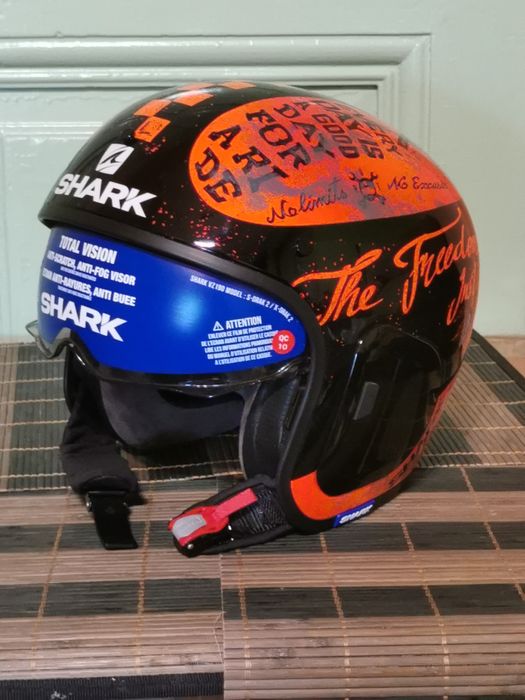 Vând casca moto Shark carbon