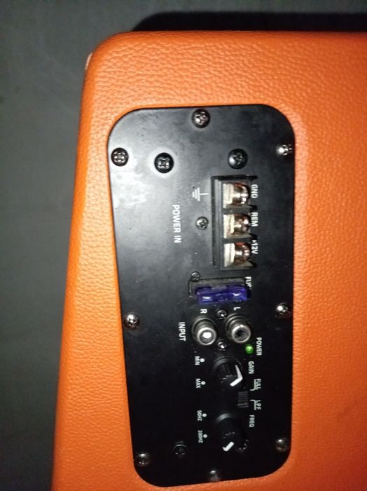 Продаю сабуфер в хорошем состоянии