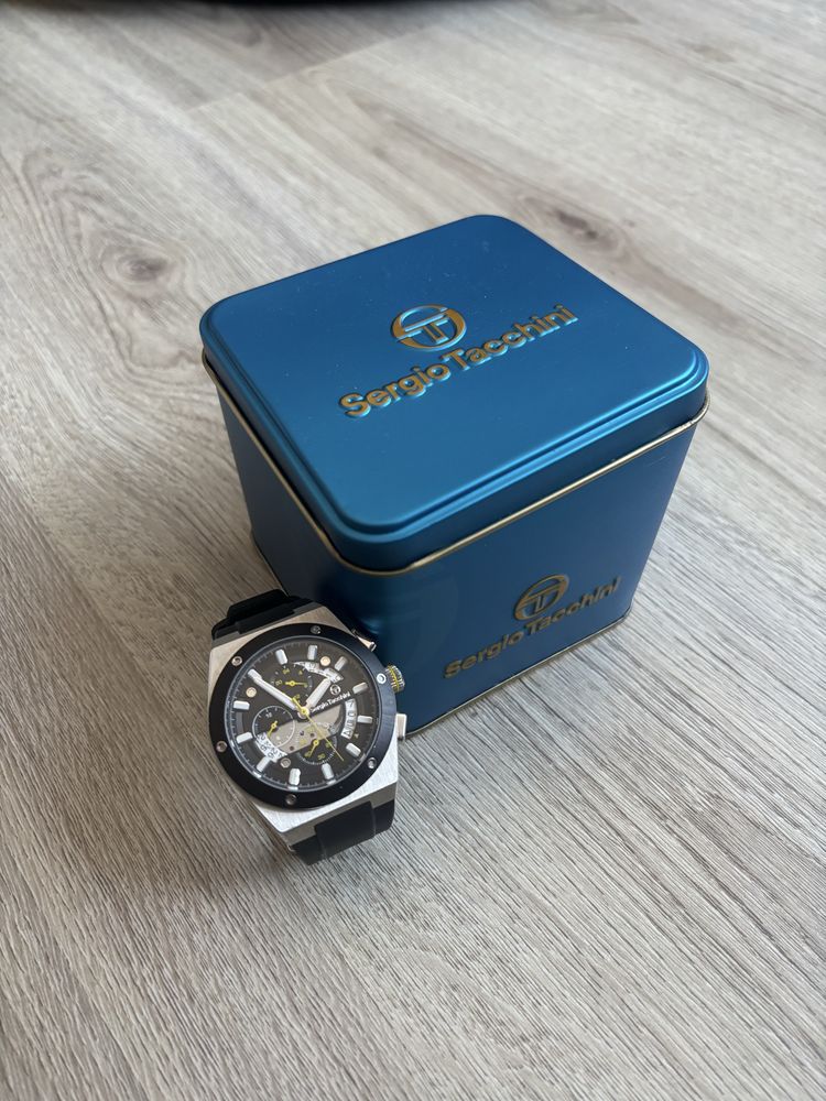 Часовник Sergio Tacchini