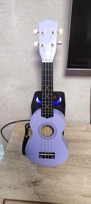 Продам гитару укулеле 4 струны